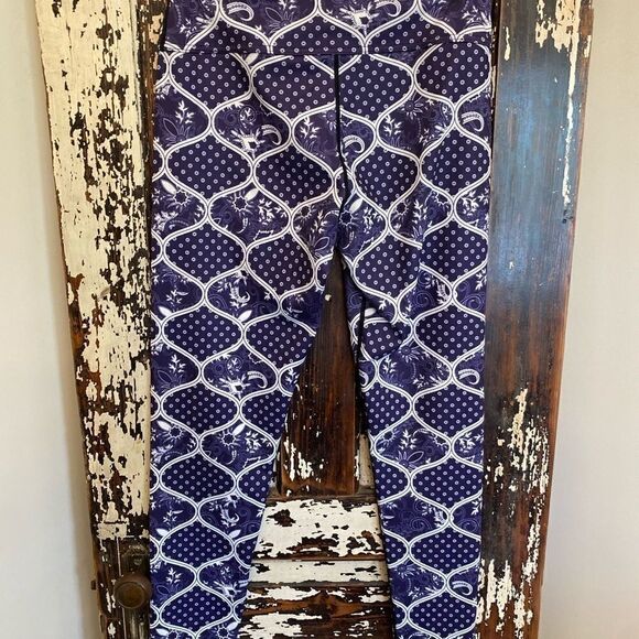 EUC  Military Hippie workout leggings.  Size L. - Picture 3 of 4